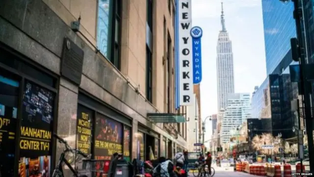 ਨਿਊਯਾਰਕ ਦੀ ਮੈਟਰੋ ਰੇਲ, ਜਿਸ ਨੂੰ ਸਬਵੇਅ ਕਿਹਾ ਜਾਂਦਾ ਹੈ, ਹਰ ਰੋਜ਼ ਪੰਜ ਲੱਖ ਲੋਕ ਇਸ ਵਿੱਚ ਯਾਤਰਾ ਕਰਦੇ ਹਨ