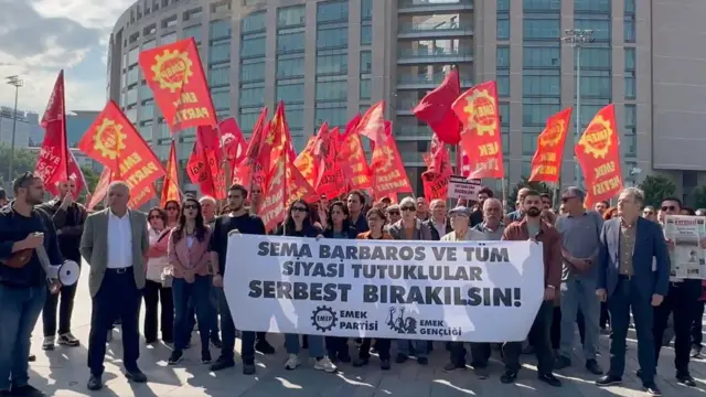 Duruşma öncesi İstanbul Adliyesi önünde Emek Partisi Genel Başkanı Seyit Aslan basın açıklaması yaptı.