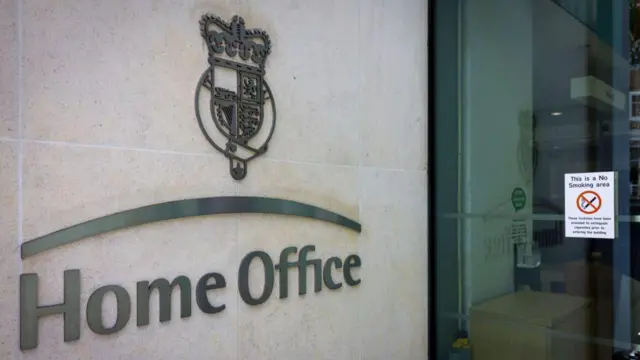 যুক্তরাজ্যে পারিবারিক সহিংসতাকে হাতিয়ার হিসেবে ব্যবহার করছেন অনেকে