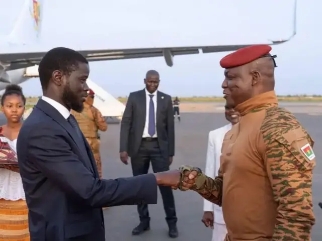 Captain Ibrahim Traoré, President of di Transition, receive Senegalese President Bassirou Diomaye Faye on 30 May 2024.