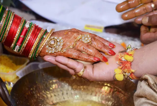 વડોદરા, ઑસ્ટ્રેલિયા, સપ્તપદીની વિધિ, લગ્ન, સુપ્રીમ કોર્ટ, હિન્દુ મૅરેજ ઍક્ટ, ગુજરાતની સંસ્કૃતિ, સામાજિક પરંપરા, બીબીસી ગુજરાતી
