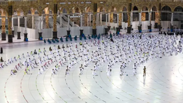 மெக்கா: ஏழு மாதங்களுக்கு பிறகு வெளிநாட்டு யாத்ரீகர்களுக்கு அனுமதி - புகைப்பட தொகுப்பு