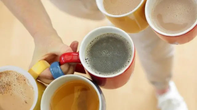 fincanlarda çay ve kahve