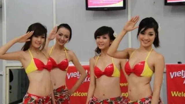 VietJet bị phạt hồi năm 2012 vì vụ biểu diễn bikini trên máy bay