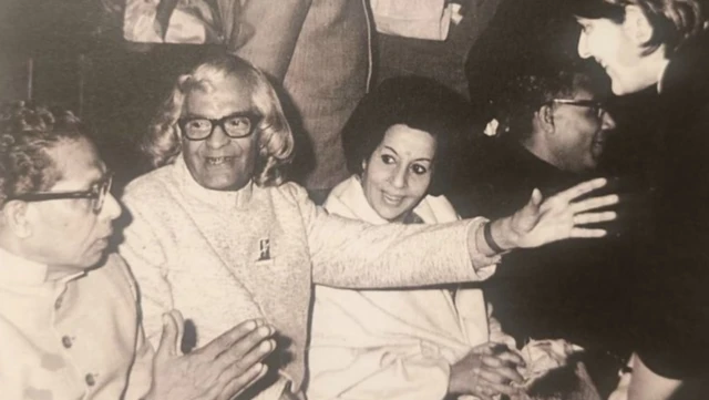 ہری ونش رائے بچن، سمترانندن پنت (درمیان) اور تیجی بچن