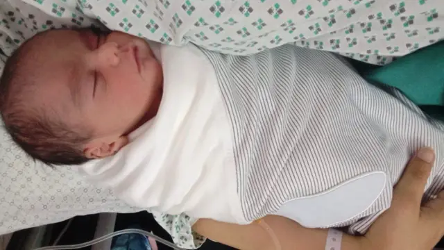 Le bébé Mohamed est né le 7 octobre, un mois avant la date prévue.