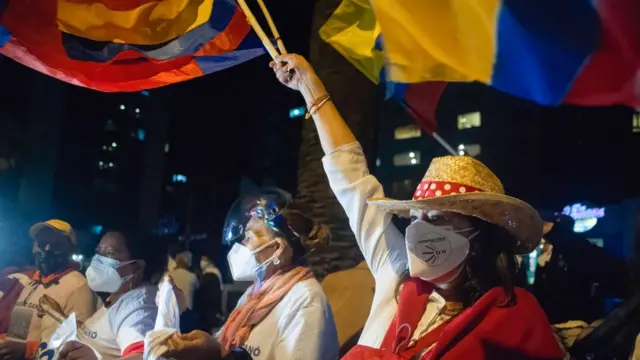 Partidarios de Lasso celebrando