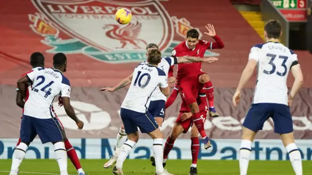 رأسية فيرمينو في مرمى توتنهام