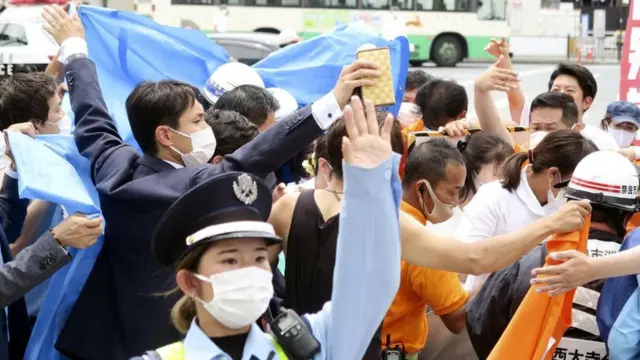 Cảnh tượng tại khu vực nơi ông Shinzo Abe bị bắn