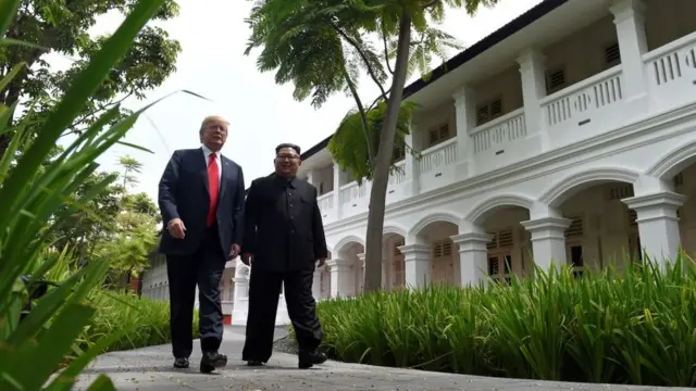 সিঙ্গাপুরে প্রথম সাক্ষাৎ।