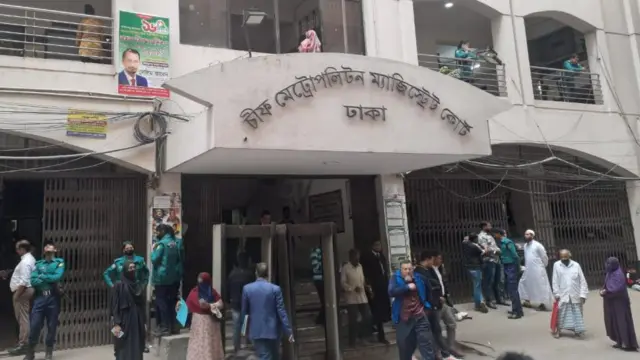 আদালত প্রাঙ্গণ