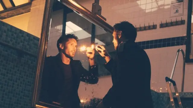 Оливер Беннетт в роли Печорина