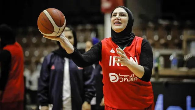 ادنا عیسائیان، کاپیتان تیم ملی بسکتبال زنان ایران