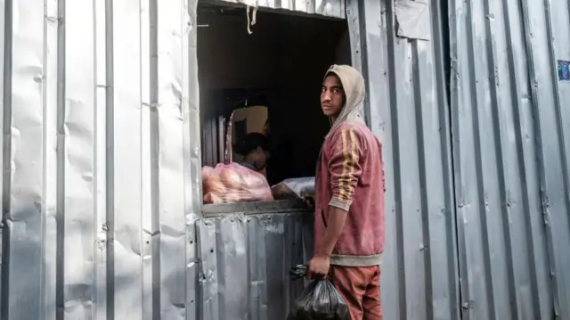 ዳቦን ጨምሮ የምግብ ምርቶች ዋጋ መናር በዝቅተኛ የኑሮ ደራጃ ላይ የሚገኘውን ብዙሃን ኑሮ አናግቶታል