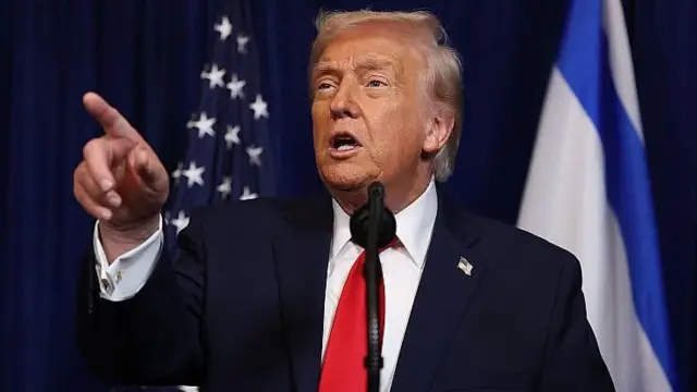 डोनाल्ड ट्रम्प