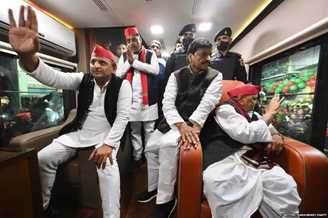 अखिलेश यादव