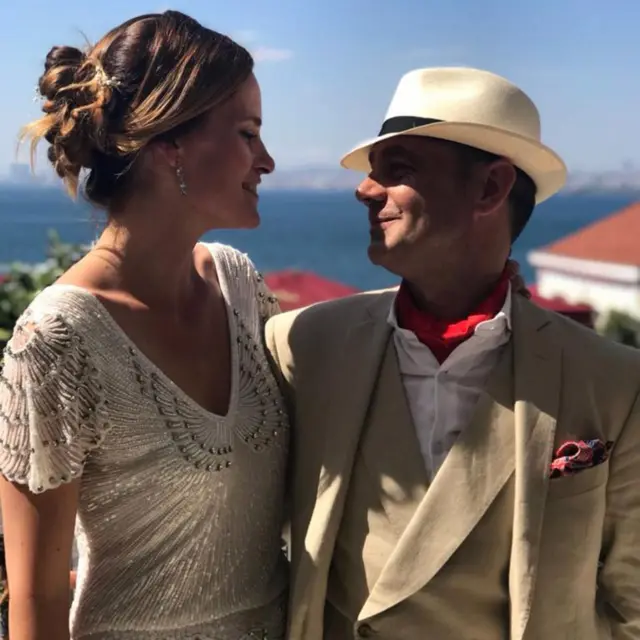 Эмма Винберг и Джеймс Ле Мезюрье на свадьбе