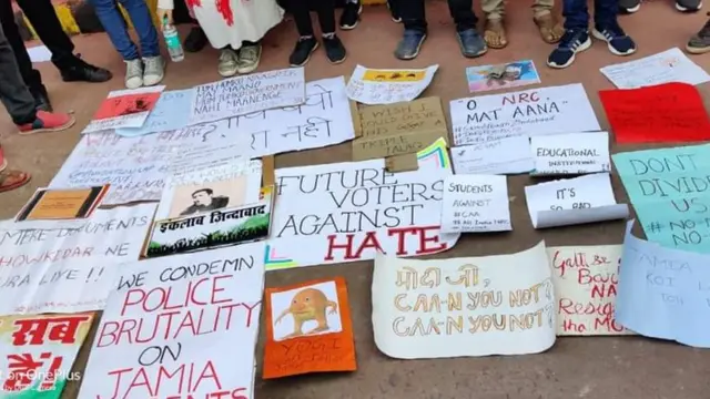 पोस्टर बैनर