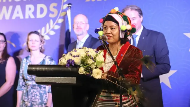 အမျိုးသမီးအခွင့်အရေးအတွက် ဆက်ပြီးတိုက်ပွဲဝင်သွားမယ်လို့ လွေးပိုးငယ် ပြော