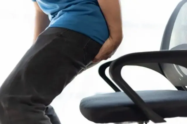 اس کی وجوہات میں دیر تک بیٹھنا شامل ہے