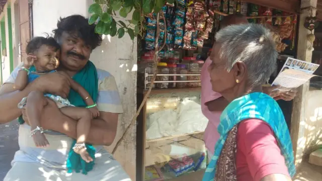 கவனத்தை ஈர்க்கும் வகையில் வாக்கு சேகரிக்கும் மன்சூர்அலிகானுடன் நேர்காணல்