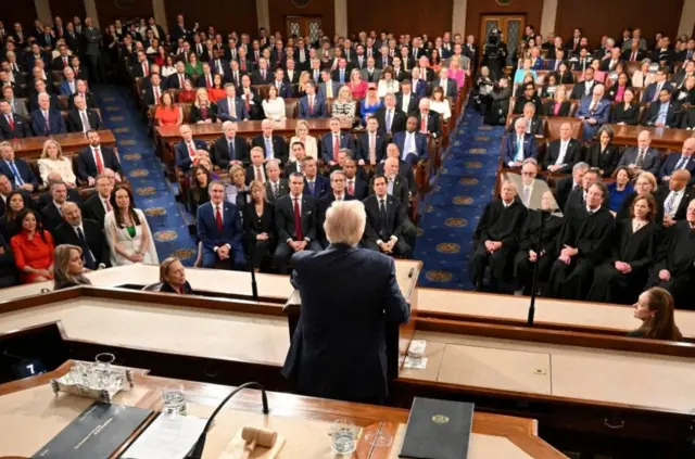 صورة أرشيفية للرئيس الأمريكي دونالد ترامب يلقي خطابًا أمام جلسة مشتركة للكونغرس في مبنى الكابيتول بواشنطن العاصمة، بتاريخ 4 مارس/آذار 2025.