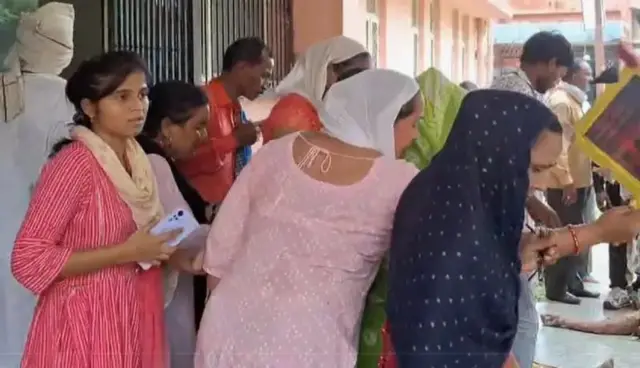 ہاتھرس: اتر پریش میں ہندو تہوار کے دوران بھگدڑ، درجنوں افراد ہلاک