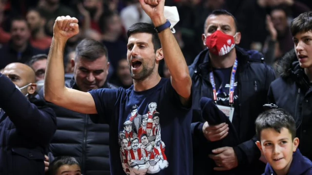 조코비치는 레드 스타 베오그라드와 바르셀로나의 유러피언 농구 리그를 관람했다