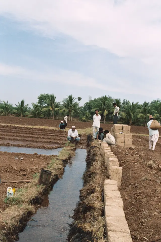 ટ્રીટેડ ગંદું પાણી, પાઈપલાઈન દ્વારા જે-તે ખેડૂતના ખેતર સુધી પહોંચે છે