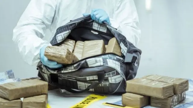 મુંદ્રા અને દ્વારકા બાદ ગુજરાતમાંથી ફરી એક વખત કરોડો રૂપિયાનો ડ્રગ્ઝનો જથ્થો મોરબીથી પકડાયો છે.