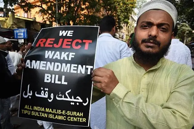 بنگالی ٹیچر کا کہنا ہے کہ مسلمانوں کا جلوس پر امن تھا