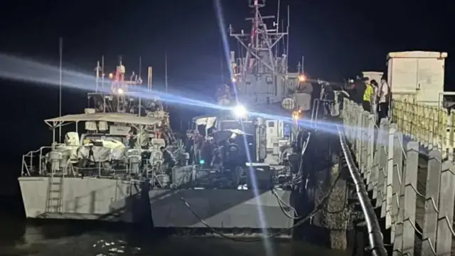 ကယ်ဆယ်ရေးလုပ်နေတဲ့ ထိုင်းတော်ဝင်ရေတပ် စစ်သ‌င်္ဘော