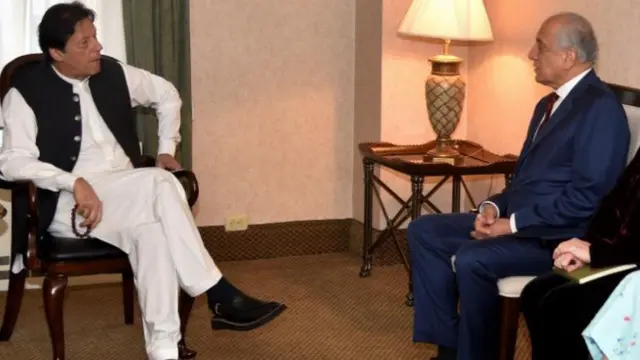 ښاغلي خان له زلمي خلیلزاد سره په خبرو کې د افغان سولې په بهیر کې د خپلې پوره همکارۍ ډاډ ورکړ