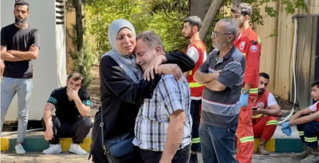 የሊባኖስ ባለሥልጣኖች እንደሚሉት እስከ አሁን ድረስ በእስራኤል ጥቃት ከ1000 በላይ ሰዎች ሲገደሉ፣ በሚሊዮኖች የሚቆጠሩ ከቤት ንብረታቸው ተፈናቅለዋል።