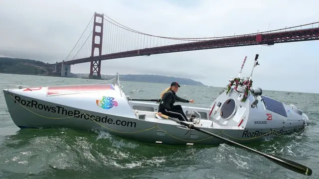 Роз Саваж біля мосту Голден-Гейт у Каліфорнії