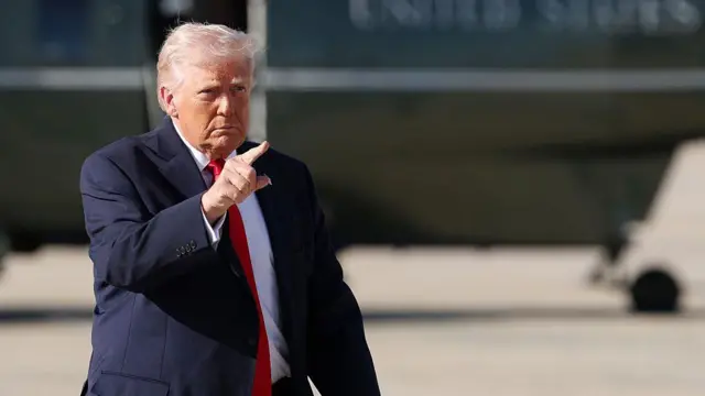 Tiraamp Ebla 11 yeroo gara Air Force One deemaa jiru