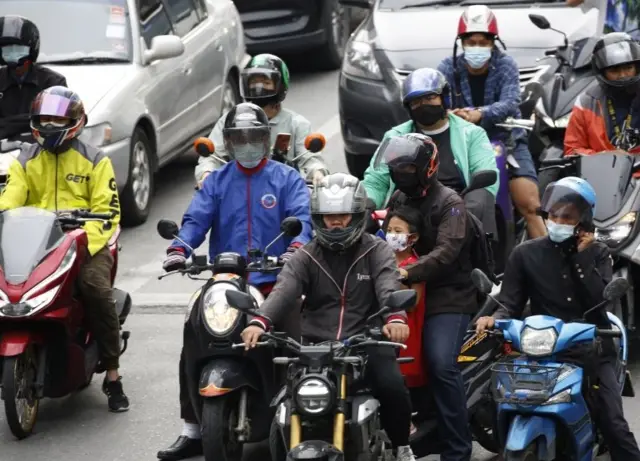 คนขี่มอเตอร์ไซค์ในกทม.