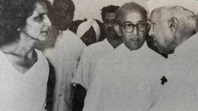 అరుణా అసఫ్ అలీ (ఎడమ)