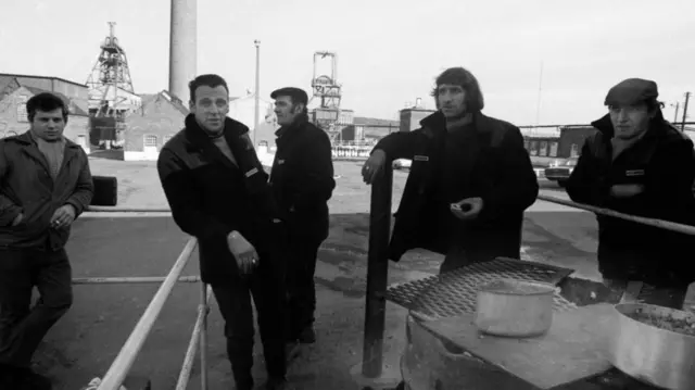 Para pekerja tambang di Wales, 1974