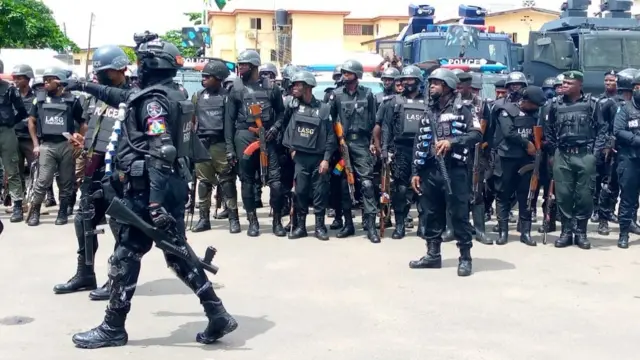 Police do show of force