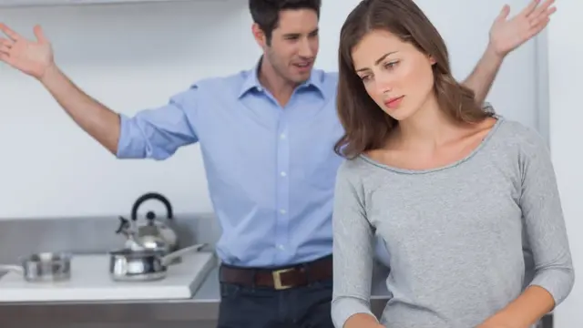 Пара сперечається