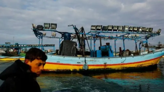 માછીમારી કરતા લોકો