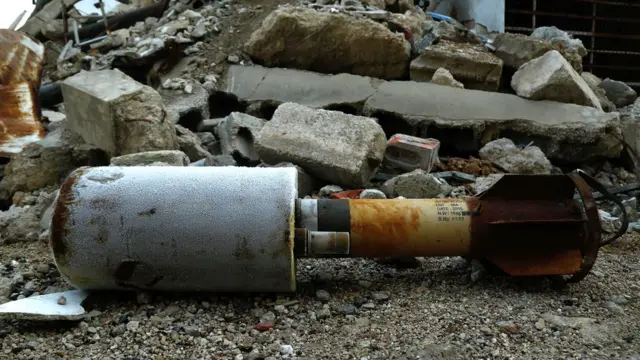 विद्रोहियों के नियंत्रण वाले डूमा में कथित तौर पर सीरिया के सरकारी बलों की तरफ़ से लॉन्च किया गया रॉकेट