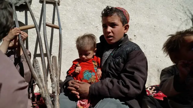 Naseebullah con su hermana Farzana