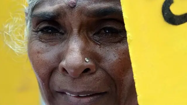 Seorang ibu di Sri Lanka yang negaranya bangkrut akibat gagal bayar dan inflasi.