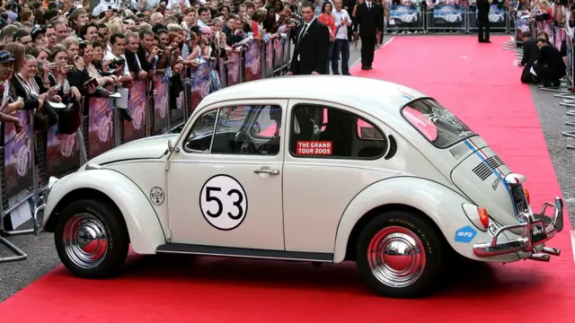 Херби, главный герой фильмов Уолта Диснея, перед лондонской премьерой "Сумасшедших гонок" (Herbie Fully Loaded)