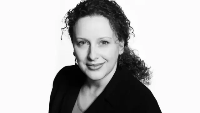 हमेशा यह याद रखें कि ऑफ़िस के सहकर्मी आपके असली मित्र नहीं हैं