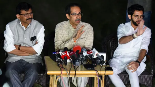 आदित्य ठाकरे, संजय राऊत