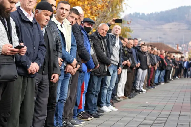 Okupljeni vernici i stanovnicni Novog Pazara