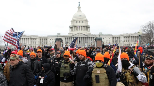 Miembros de los Proud Boys durante la manifestación previa al asalto al Capitolio.